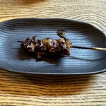 かぶと - えり焼き：頭を関東風に蒸したタレつきの塩焼き　骨っぽい