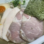 北千住煮干中華蕎麦 かれん - チャーシューは鶏むね肉と豚肩ロース(多分)