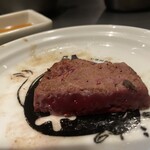 焼肉ホルモン 風土. - 新鮮レバーの炙りネギ塩
      ＊知床牛の捌き立てのレバーをサッとあぶり、特製のネギ塩ソースで