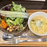Fukada Pasuta - 2️⃣ サラダ・新鮮野菜とキヌアのサラダレモンドレッシング
                        スープ・豚バラ肉と豆苗の卵とじパルミジャーノ風味