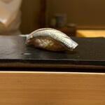 鮨処 やまと - 相変わらず切れ味がいい小肌