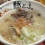 鹿児島ラーメン 豚とろ - ハーフサイズを注文