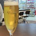 お酒の美術館 - ドリンク写真:奥がローソン