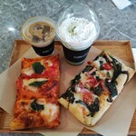 CAFE 33 - マルゲリータ＆東京小松菜、ベーコン、熊本産プチトマトのピッツァ アル タリオ