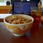 すき家 - 牛丼 (並盛) (税込)430円 ※正面から (2024.04.11)