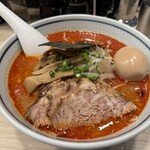 はな火屋 - 辛味噌ラーメン850＋味付たまご100＝950円