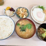 定食のヤシロ - 豚汁定食、納豆