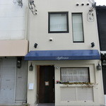 レストランディファランス - 二階もあります。室内の写真は撮り忘れましたが、窓からの日の光が明るく気持ちの良いお部屋でした。