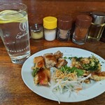 らーめん 蝦夷 - 焼酎水割り（氷なし）［450円］、おつまみ［無料サービス］