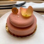 PIERRE HERME PARIS - オーロラ　レアチーズケーキのようなケーキ。ベルガモットの香りがする。