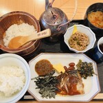 おひつ膳 田んぼ 三軒茶屋店 - サバの味噌煮定食と納豆