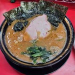 豚骨醤油ラーメン 王道家 - 