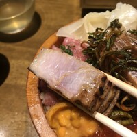 焼うお いし川 名古屋 - 築地最強の炙り丼:4280円/大トロ断面 焼うお いし川 名古屋 - 築地最強の炙り丼:4280円/大トロ断面