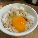 MENクライ - 玉子かけご飯 100円
            2024年4月13日