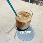 THREE - アイスカフェラテ