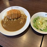 CoCo壱番屋 - メンチカツカレー863円　サラダセット140円