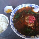 満州ニラら～めんの店 さかえや - 満州ニララーメン（中），ごはん（中）