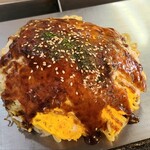 お玉のキャベツ - 肉玉そば(税込1,000円)
            ・袋入り蒸し中太麺
            ・オタフクソース《専門店用》(控えめな甘さ)
            ・焼き方:押さえる
            ・焼き上がりの形:少しドーム状の焼き上がり
            ・鉄板皿又はお皿で食べる