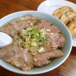 手打ちラーメン俵屋 - 麺が見えないチャーシューメン