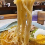 ちえちゃんラーメン - 平打ち中太麺