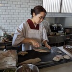 淡路鯛 空 - 女将さんに捌かれるお鯛さん