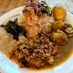 Kitchen and CURRY - 3種あいがけ(葉玉ねぎとホタテのカレー、ひじきとチキンのキーマ、里芋と韓国のりのカレー)