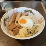 汁なし専門 男のLL - 麺600、ロース肉を煮豚に変えて3枚になってます。