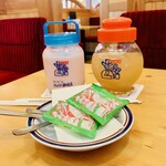 Komeda Kohi Ten - ストロベリーシェークとアップルジュース