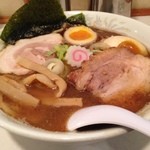 頑者 - 雪の降る日は、身体の中から温まるものがいいよね。特製ラーメン！  魚粉たっぷり、アツアツのスープ♡    玉子も上々。海苔となるとがオトーサンの心を鷲掴み。