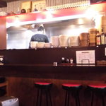 中華食堂 Pata-Pata - 厨房とカウンター席