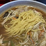 珍来 - 麺の様子