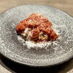 TOSAGE - シンプルトマトソース
      シンプルと言いつつ、何時間も煮込んだすごく手間暇かかったトマトソースが美味しすぎる！たっぷりすぎて嬉しいし、チーズがまた最強です！