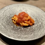 TOSAGE - イベリコ豚のアマトリチャーナ
      アマトリチャーナをタリアテッレで。酸味のあるトマトソースが濃厚ながらさっぱりと美味しい！そしてベーコンは意外にも柔らかく、脂身の甘みが溶け出して美味！