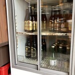 咲良 - 瓶のドリンク冷蔵庫。（お酒、ノンアルコール、ジンジャーエール）
