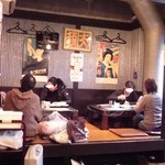 中華食堂 Pata-Pata - 小上がりでコース楽しむ夫婦と買い物帰り？ランチしてる母娘