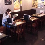 中華食堂 Pata-Pata - 中華粥食べながらゆったり読書中 コアタイムはずすとのぉ～んびり出来そう