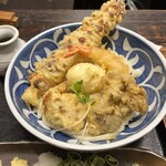 うどん 兎麦 - 揚げもの、盛りだくさん