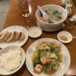 仙香園 - 海鮮焼きそば、野菜スープ、餃子（2024年4月13日撮影）