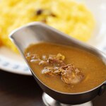 Kareresutoranshiba - 「チキンカレー」
      シャープな中辛。シバの定番。軽やかで爽快な風味。
      程よくスパイシーな茨城産赤鶏のカレー。