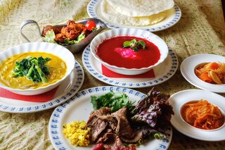 Kareresutoranshiba - 小さなお皿の野菜料理やお肉料理、スープやアチャールなど、おつまみメニューや前菜としての温菜、冷菜も多数ご用意。季節のお皿もご好評です。