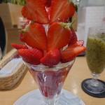 果実園リーベル 東京店 - イチゴパフェ