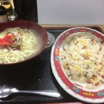 ドラゴン - B沖縄そば チャーハン大盛に変更
