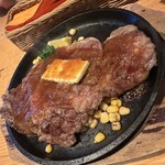 フーディーズ - なんかおっきな肉。味は普通