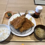 みなと食堂 - アジフライ定食（1600円）