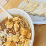 Gyouzano Manshuu - 辛マーボ豆腐ラーメン1.5玉と焼餃子