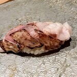 鮨 近藤 - ノドグロ　軽めに炙ったノドグロは皮が香ばしく、脂ノリも最高級で口の中に入れた瞬間ホロホロに溶けてなくなりました♡最高級の美味しさ♡