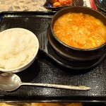 レストラン京泉 - ユッケジャンチゲ980円とライス（中）280円