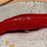 鮨 近藤 - マグロ赤身　程よいねっとり感と濃厚な旨味あり。