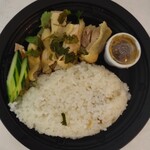 サバーイ・サバーイ - カオマンガイ　600円