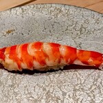 鮨 近藤 - クルマエビ　頂く前からから優美な姿で魅了されちゃいます。食べると口中に広がる甘さが絶品です。